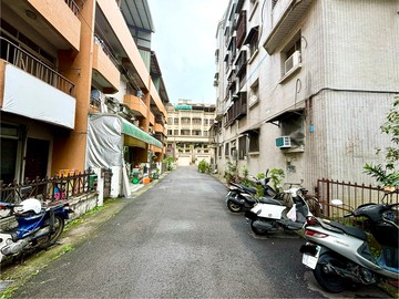 崇德漢口商圈大地坪美透天附車位｜台中市北屯區崇德路一段