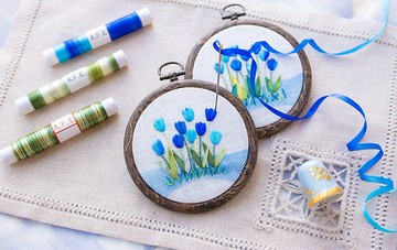 藍色鬱金香花刺繡製作套件[為什麼不開始絲帶刺繡]這是您可以輕鬆地用絲綢模糊絲帶製作的套件。