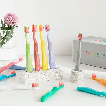 韓國 THE TWELVE - 12月份彩色兒童牙刷(3~12歲或以上用)-馬卡龍-1盒(12支)