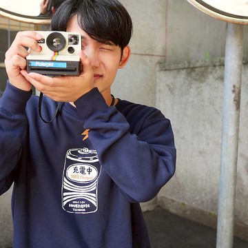 圓領加絨大學T-充電中 / 限量發行~男女同款中性 情侶裝