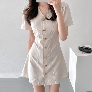 【現貨出清】連身裙．簡約棉麻排釦後綁帶V領短袖洋裝．白鳥麗子