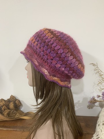 手工鉤針編織貝蕾帽。人氣款。紅/粉橘段染色。輕盈的優質日本線