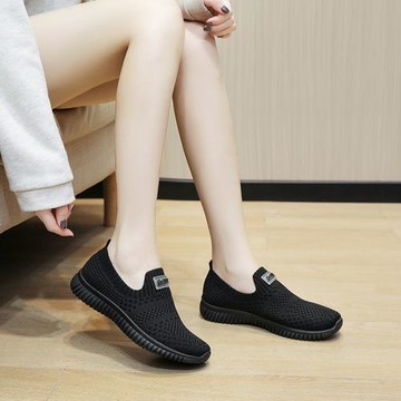 老北京布鞋女夏季透氣黑色工作鞋一腳蹬軟底防滑媽媽休閑運動女鞋