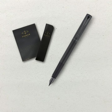 【PARKER】威雅XL系列 黑桿黑夾限定鋼筆 真皮筆套組 客製化刻字