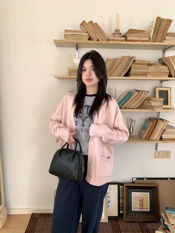 【missy shop】淡雅粉霧V領開襟長版針織外套-92225