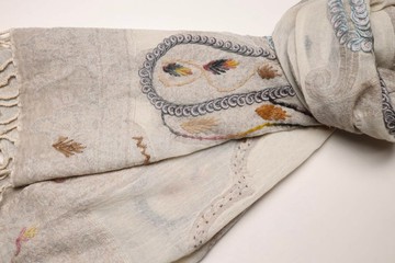 【聖誕禮物】喀什米爾水煮羊毛手工刺繡圍巾披肩奶茶米白色薄紗