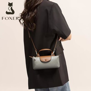 FOXER真皮爆款餃子包女式2025大牌手機包百搭斜挎迷你手提小拎包