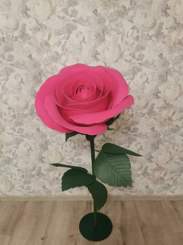 自立玫瑰。婚禮玫瑰裝飾。後院派對裝飾。超大玫瑰