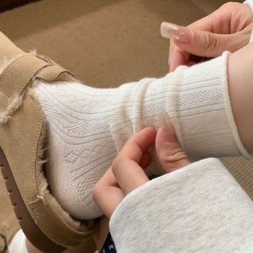 臺灣/✨ 中筒襪 襪子襪子女黑白色ins潮復古奶油系卷邊暗紋中筒堆堆襪透氣文藝月子襪