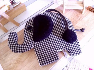 立體大象鎖包 黑色格子款