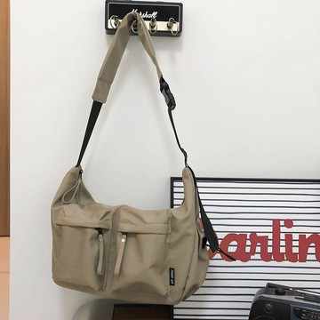 熱銷💡新款大容量男女包斜挎包青年托特包單肩包大容量時尚郵差面料輕便 大容量通勤包 多隔層側背包 大容量帆布斜背包 機能