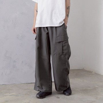 QUEENSHOP_ S 男裝 方格紋理寬版工裝長褲 三色售 S-XL 現+預 【04101942】