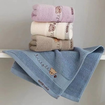 現貨《純棉毛巾B7K】刺繡幸運小熊 純棉童巾 ♥ 厚實 提花 兒童面巾 毛巾 擦手巾 洗臉巾 幼兒園 柔軟吸水 小毛巾