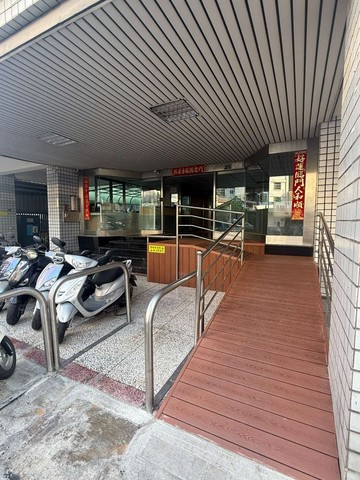 南屯黎明商圈★一樓三房車位★入門玄關★房間皆窗｜台中市南屯區南屯路二段