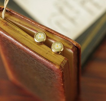 老又好古董金色小花貼耳 針式耳環 AVON P520