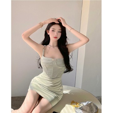 無袖一字領設計感新款吊帶連衣裙女夏季高腰辣妹小個子包臀短裙子