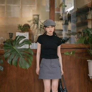 QUEENSHOP_F 女裝 短袖 微磨毛側抓皺彈性高領上衣-黑 現+預 【01099930】