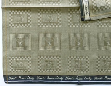 Fendi 古著手帕 緹花織紋 鹿、山羊與馬 18 x 17.5 英吋