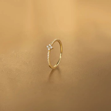 K10 Lucky Line 幸運草鑽石戒指