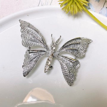 【西洋古董飾品】Sarah Cov. 霧銀蝴蝶 透明萊茵水鑽 胸章 胸針