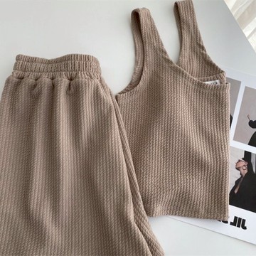 ZUCA”S - 韓版簡約寬鬆休閒套裝 背心+短褲 上衣 小可愛 女裝 衣服 短版上衣  褲子 -T-217