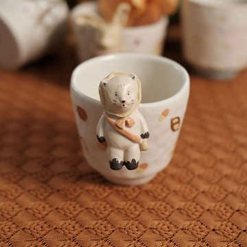 兔子獅子手握陶瓷馬克杯 / 手作咖啡杯水杯 / 創意療癒杯具
