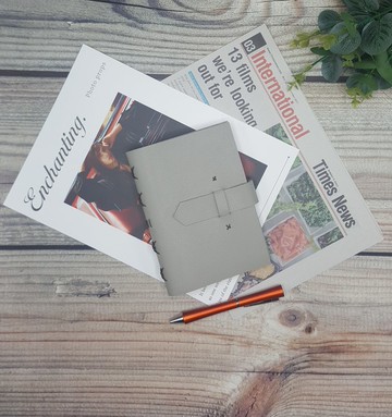 手工筆記本 (Journal)，Timberwolf 色調仿皮革封面