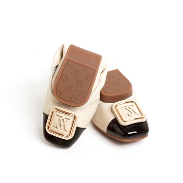 芳達1· 全真皮金框logo方頭摺疊平底娃娃鞋-米白(版型偏小1碼)