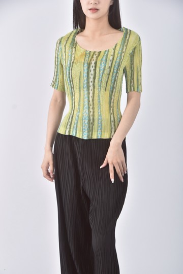 (S) 渲染綠色短袖上衣