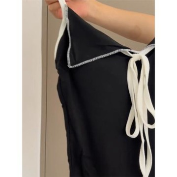 黑色百搭又顯瘦~小翻領設計撞色吊帶夏季新款性感辣妹帶胸墊上衣