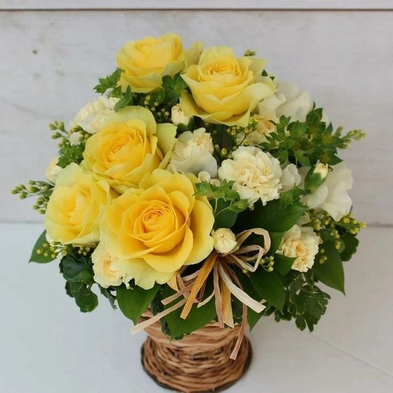 生花 フラワーアレンジメント 花 誕生日 プレゼント 女性 母 祖母 父 米寿 祝い 退職祝い イエローバラとカーネーションのアレンジ 通販 Lineポイント最大get Lineショッピング