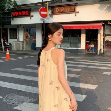 爆款直降價 女裝 洋裝 顯瘦洋裝 連身裙 裙裝  胖mm超仙碎花掛脖連衣裙女夏季大碼時尚款寬鬆溫柔風無袖a字長裙