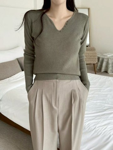 簡單的線條，最能襯出妳溫柔輪廓的針織衫  ️搶現貨️