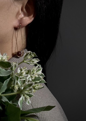 Libra (手工打磨木球耳環)