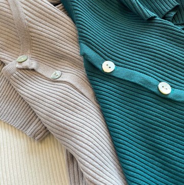 品牌工廠折扣店 冰麻顯白精致 貝殼扣V領短袖開衫針織上衣 夏薄款