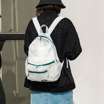 戶外便攜雙肩包徒步登山多隔層可折疊休閑防水迷你皮膚包新款男女