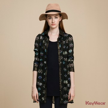 KeyWear奇威名品 壓皺滿版印花雪紡長袖襯衫-藍黑色