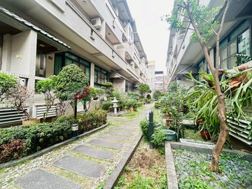 崇學路核心社區雙車墅五房傳世宅｜台南市東區崇學路