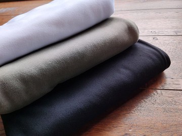 地球的氣息 100%有機棉 針織布 純白 / 軍綠 / 黑 一碼