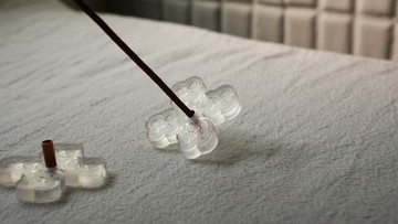 海棠花線香座 | 立與臥之間- 台灣窗花的美好MIT