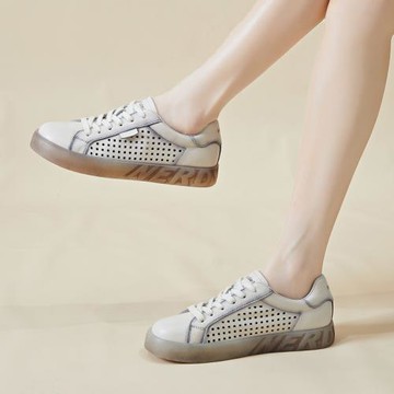 2024爆款真皮小白鞋軟面平底旅游鞋牛筋底防滑板鞋軟底沖孔球鞋潮