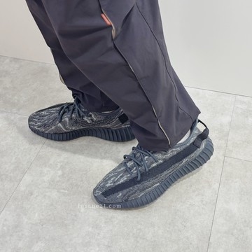 ADIDAS 愛迪達 休閒鞋 YEEZY BOOST 350 V2 深黑 黑鹽 椰子鞋  ID4811