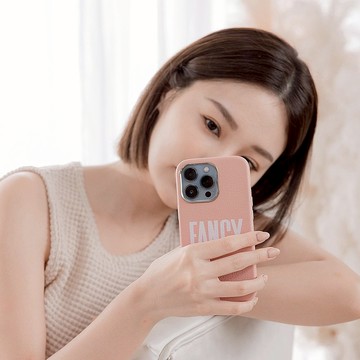 個性字體 蜜荔殼 蜜荔粉天然皮革殼 - iPhone客製化手機殼