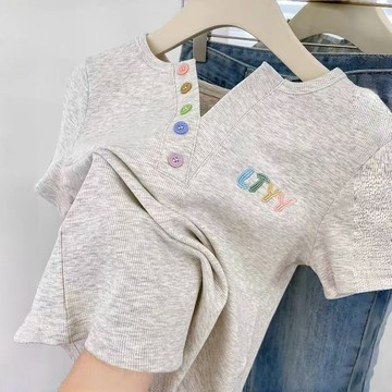 胖mm刺繡V領短袖T恤女夏大碼2-300斤微鬆巨顯瘦獨特別緻上衣ins潮 MJBL