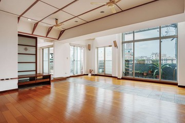 (建築賞)光影共舞樓中樓景觀房｜住商仁光Wayne｜台北市松山區八德路四段