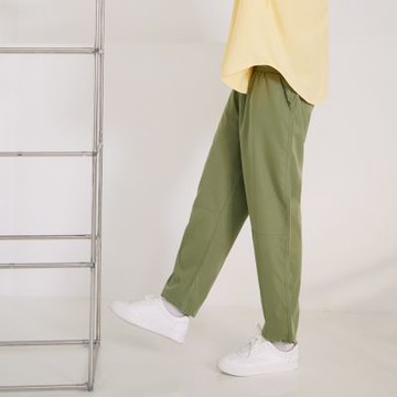 OB嚴選-簡約素色腰抽繩直筒束口休閒褲《KL1534-》