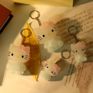 Kitty吊飾🎀 會變色的凱蒂貓少女公仔鑰匙扣禮物包包掛件書包掛飾 可愛吊飾 包包吊飾 背包掛飾 鑰匙圈吊飾 包包掛件