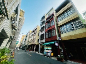 西子灣駁二中山大學收租11套房透天｜高雄市鼓山區鼓南街