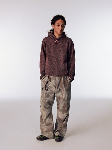 戶外運動 / 手工繡輕量連帽衛衣