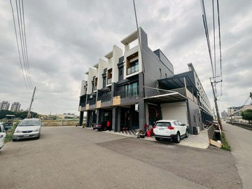 梧棲未來捷運藍線輕屋齡透天店面｜台中市梧棲區忠義路